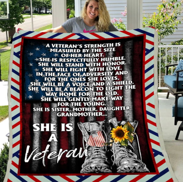 Female Veterans - A Veteran'S Strength Is Measured By The Size Of Her Heart Fleece Fleece Blanket Sherpa Blanket