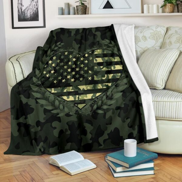 Camouflage Green Heart US Flag Fleece Blanket Sherpa Blanket