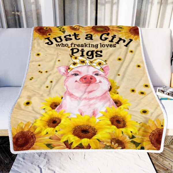 Sunflower Just A Girl Who Freaking Loves Pigs Fleece Blanket Sherpa Blanket