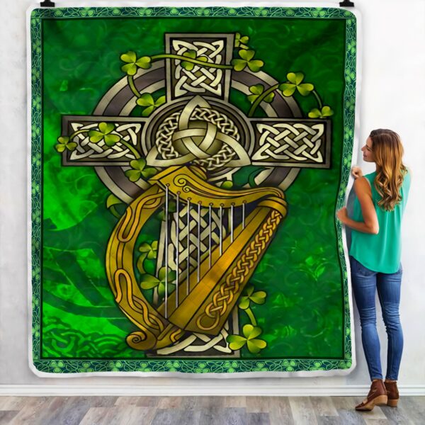 Ireland Coat Of Arms With Shamrock Patterns Fleece Blanket Sherpa Blanket